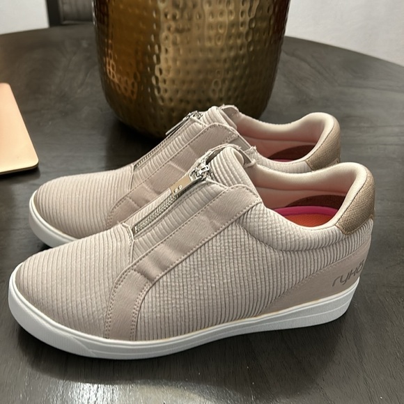 Ryka Vibe Women's Sport Casual Short Boot - Picture 6 of 8